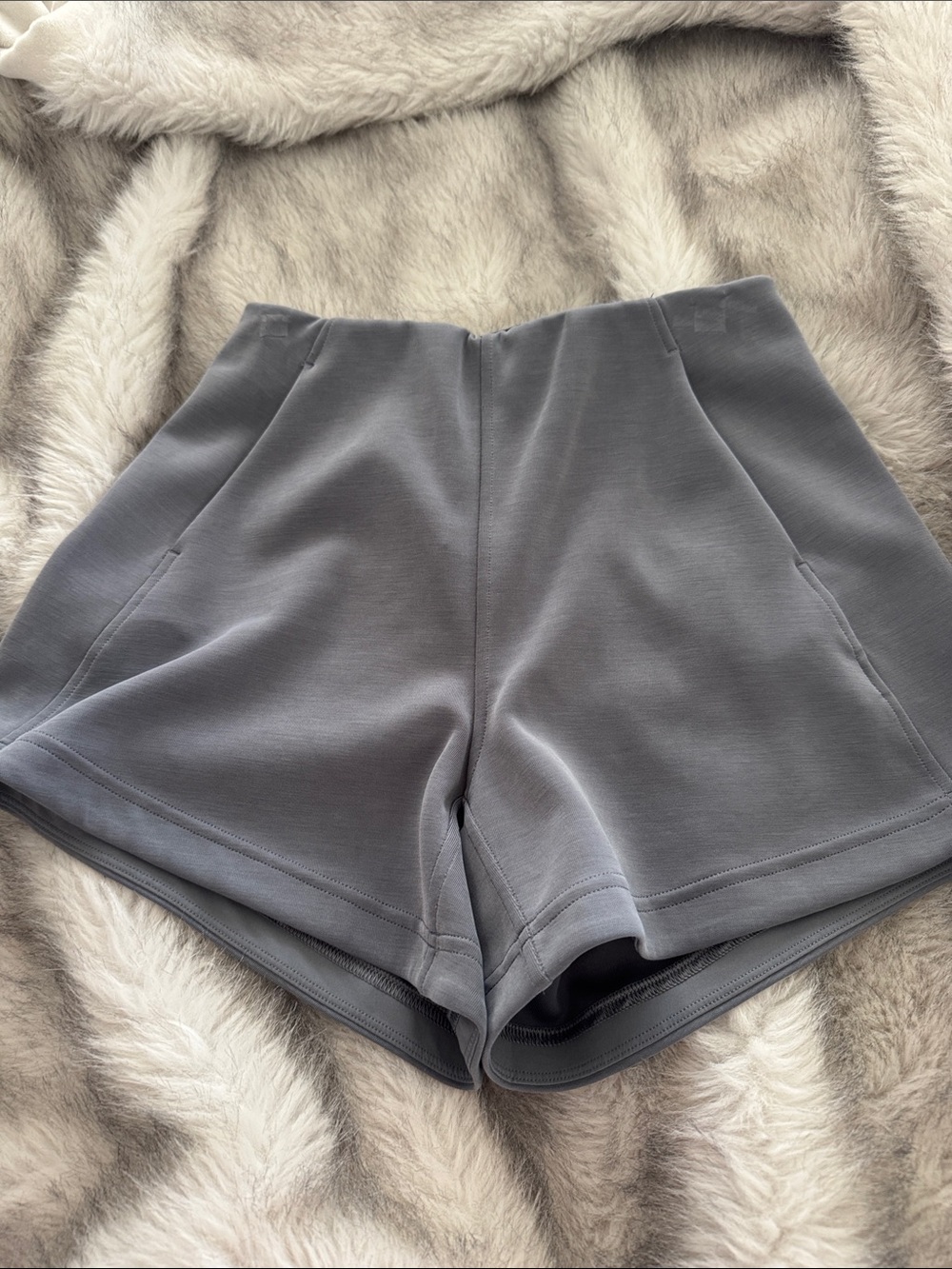 Lululemon softstream kick flare Women's 2 Shorts